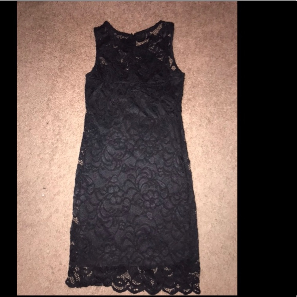 Skinny lacy black dress